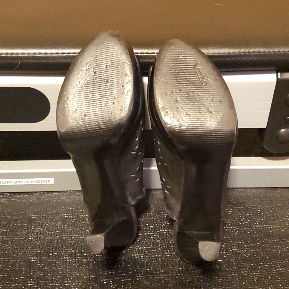 Carlos Santana Leather Mules - Picture 4 of 4